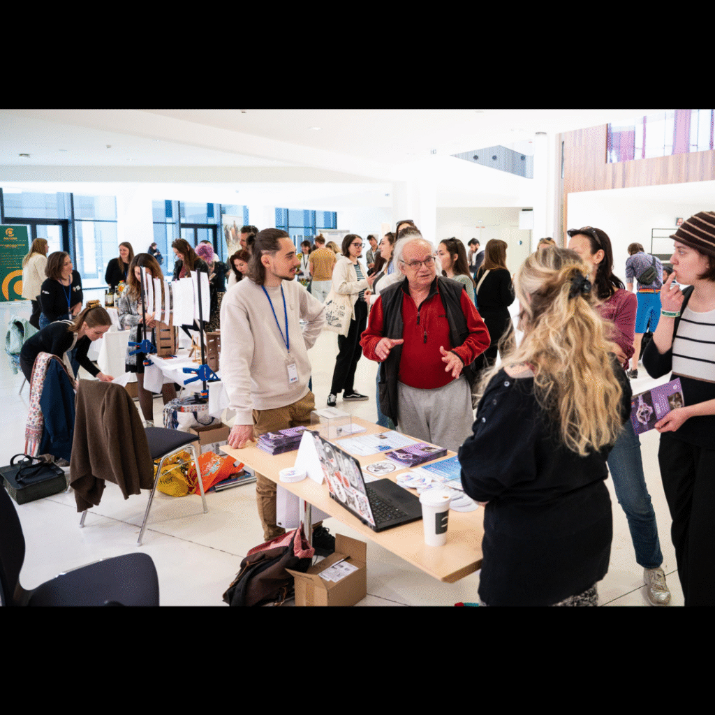 Blue 2025- Benjamin-Hincker -Salon - 2